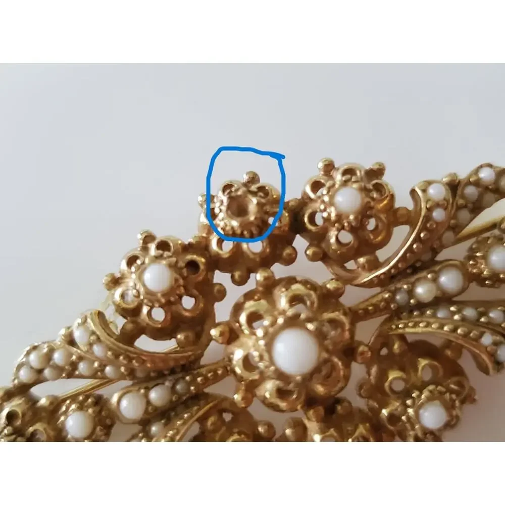 Vintage Ciner Brooch